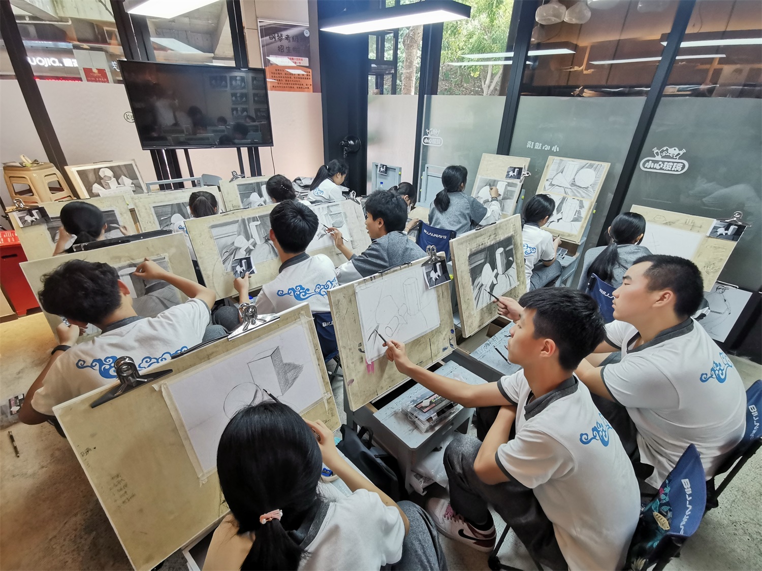 当乘风的少年插上梦想的翅膀——记云顶艺体班