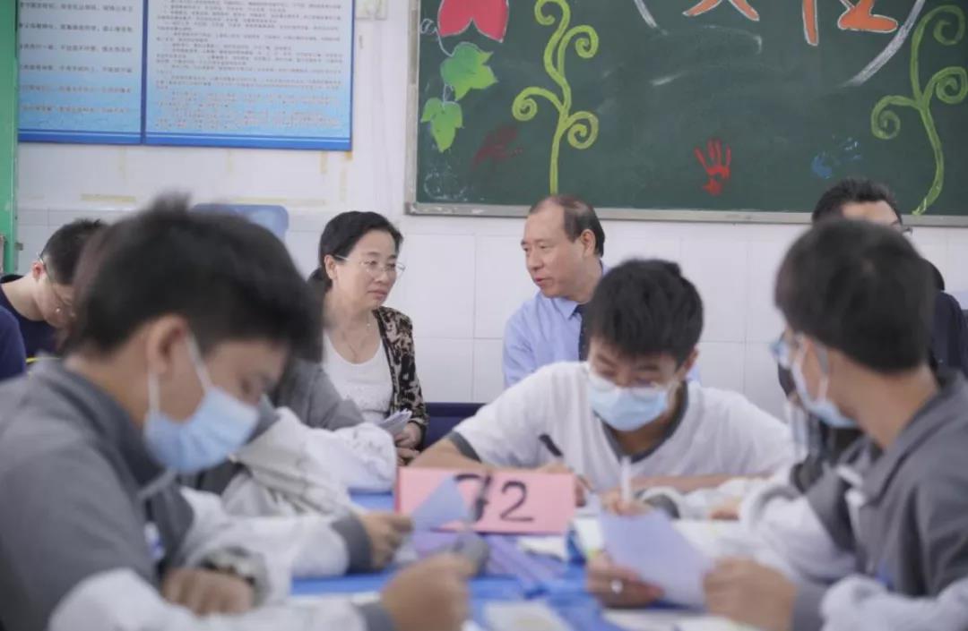 教研活动  探讨生本艺术 打造魅力课堂