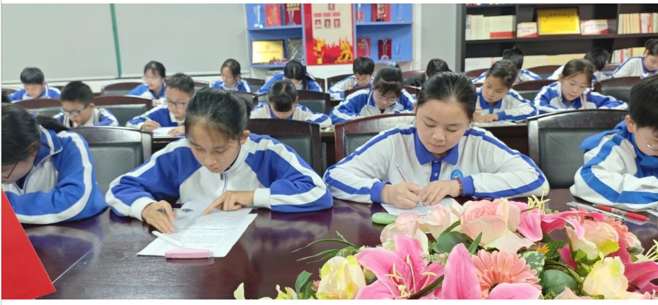 少年青春笔如剑 赛场挥毫绽文光