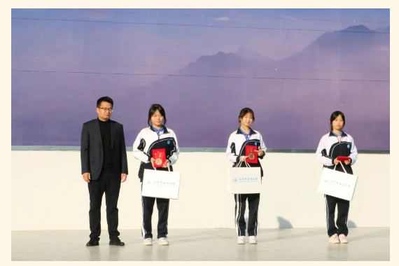 深圳市云顶学校 “新年新气象-共迎美好未来”主题升旗仪式