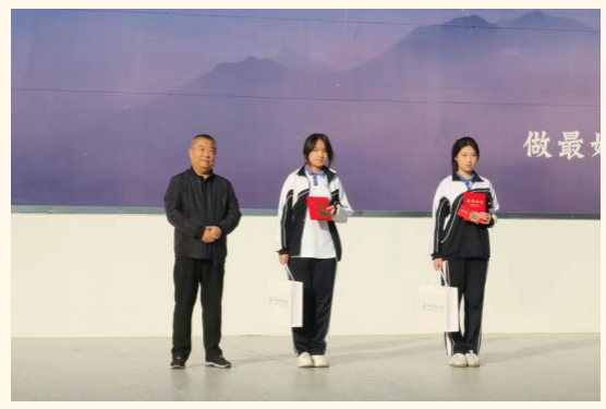 深圳市云顶学校 “新年新气象-共迎美好未来”主题升旗仪式